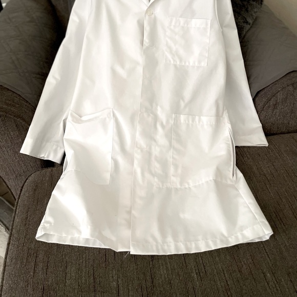 Sanibel Scrubs lab coat. Size Medium - Picture 1 of 5